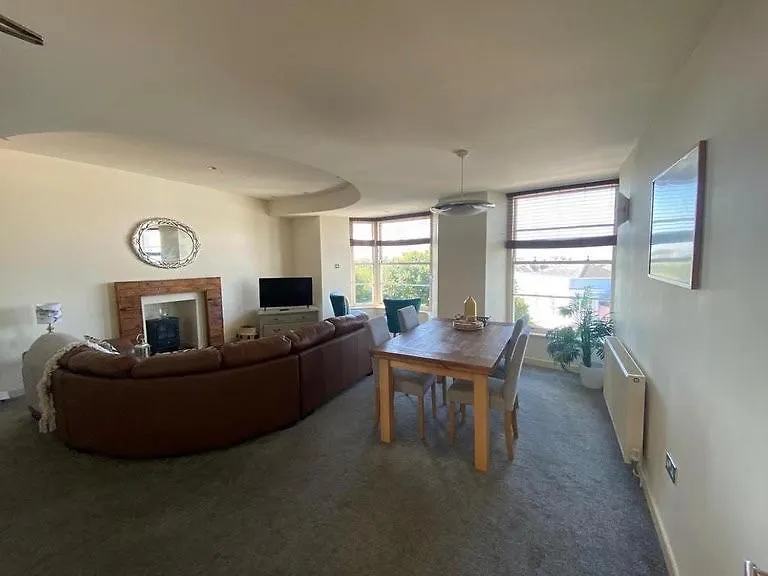 Apartment Caldey View- A Beautiful Flat In The Heart Oftenby Tenby