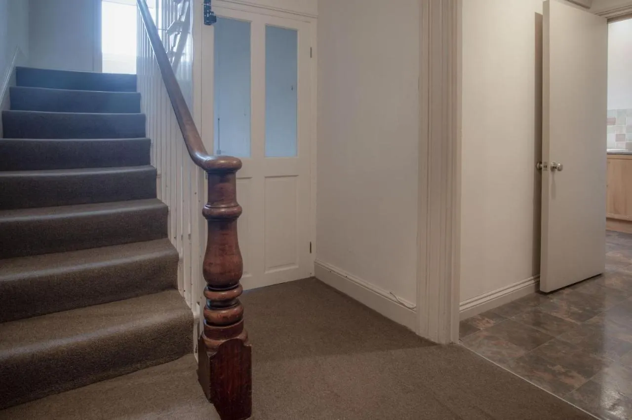 Connaught House - 2 Bedroom - *