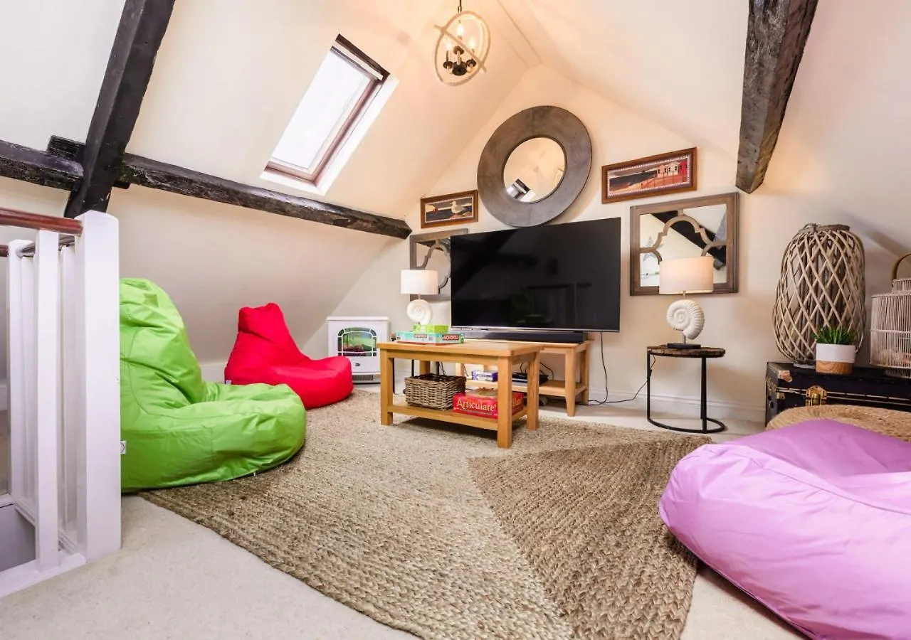 Chart House Sleeps 6 Tenby