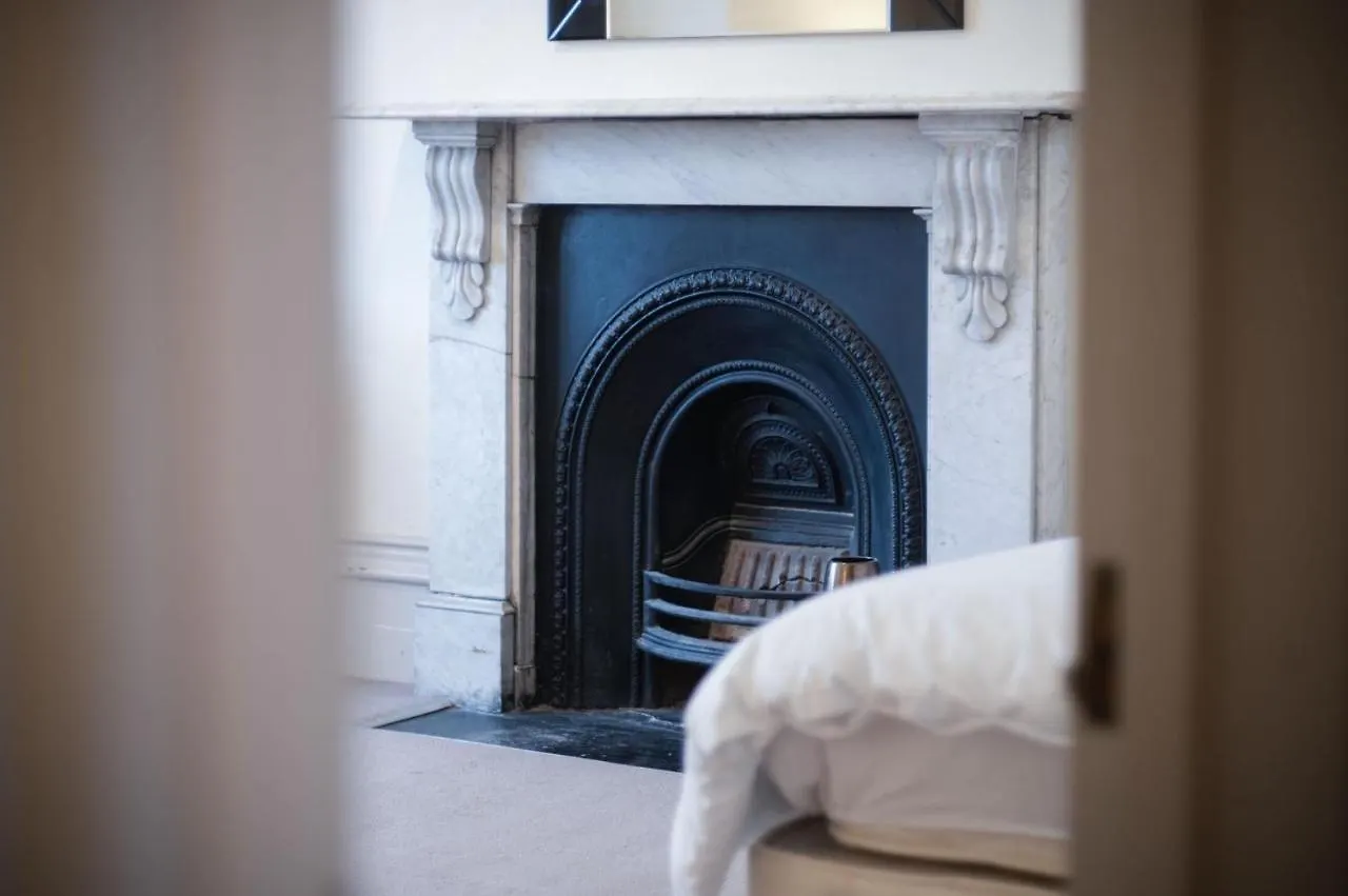 Connaught House - 2 Bedroom - Apartment *