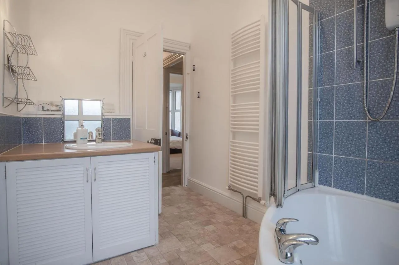 Connaught House - 2 Bedroom - *