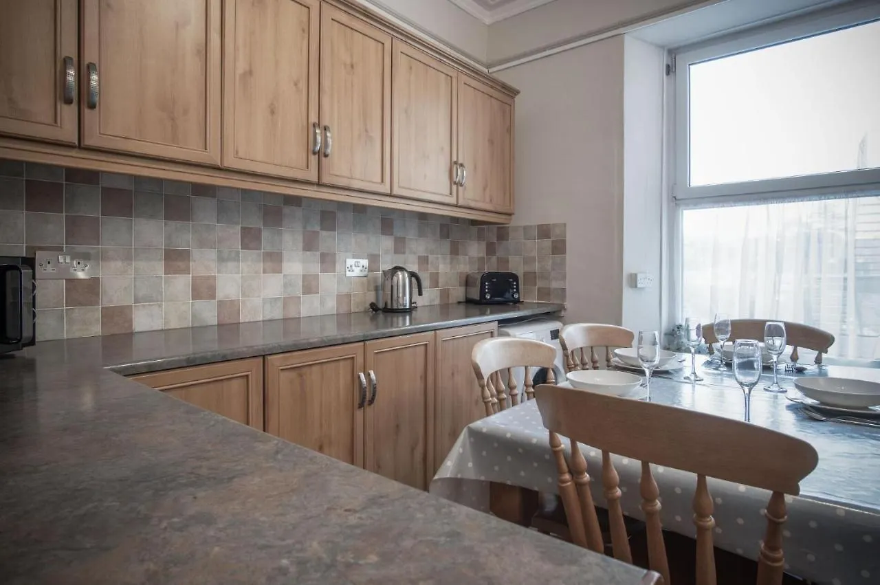 Connaught House - 2 Bedroom - Apartment Tenby