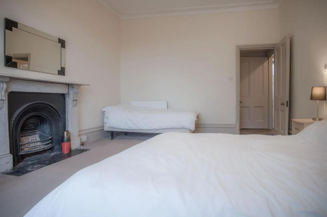 Connaught House - 2 Bedroom - Tenby