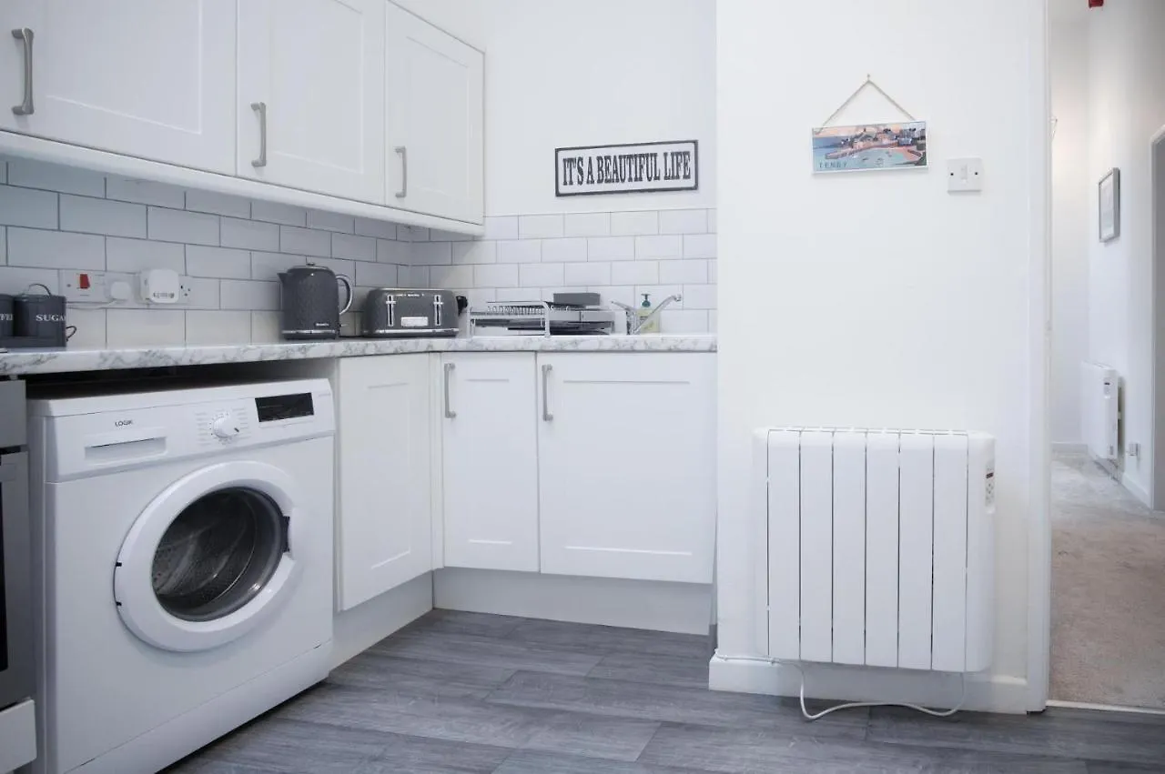 Cariad Llyyad Y Dydd - 1 Bedroom - *