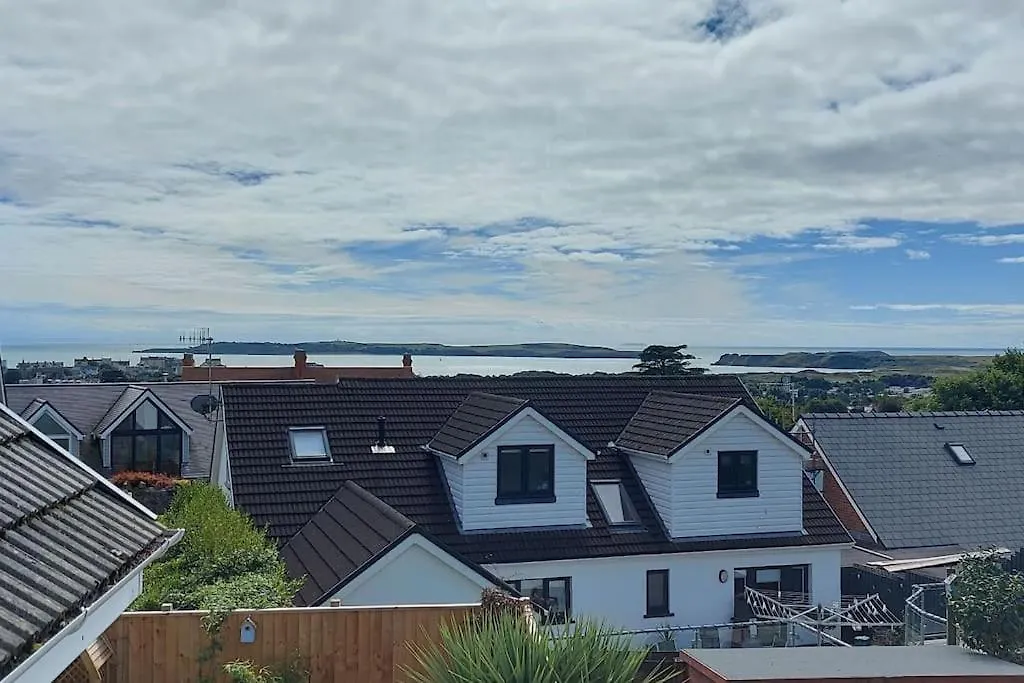 Sea Crest, Beautiful In With Sea Views * Tenby