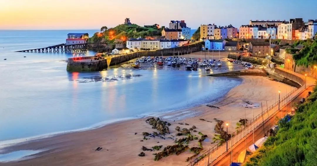 Sea Crest, Beautiful In With Sea Views Holiday home Tenby