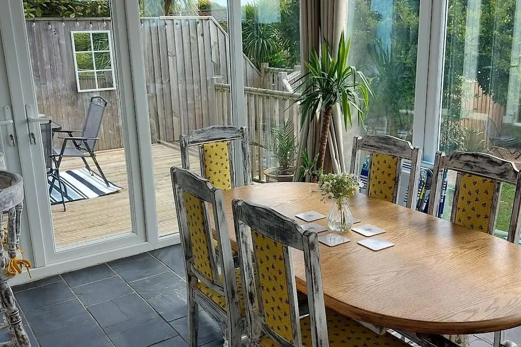 Sea Crest, Beautiful In With Sea Views Tenby