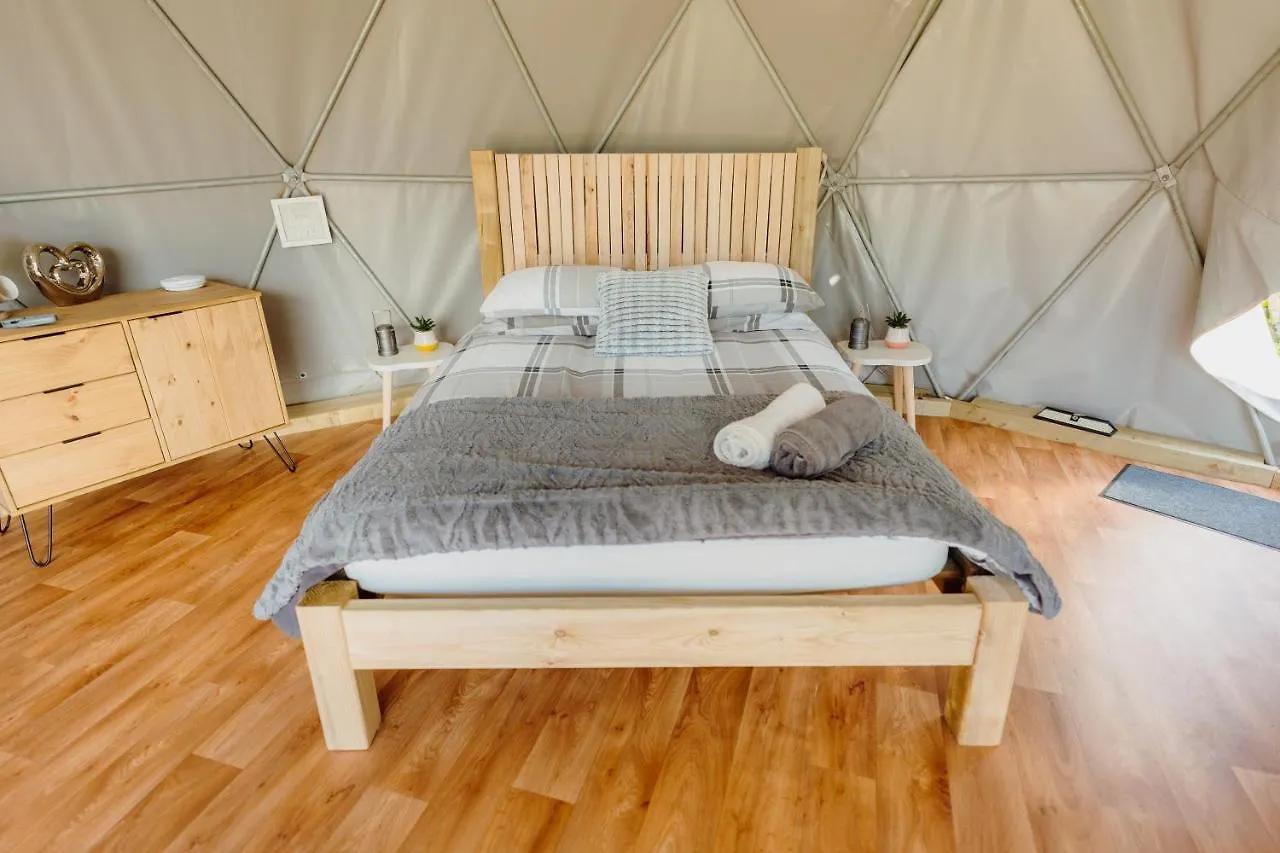 Luxury tent Beavers Retreat Glamping Tenby