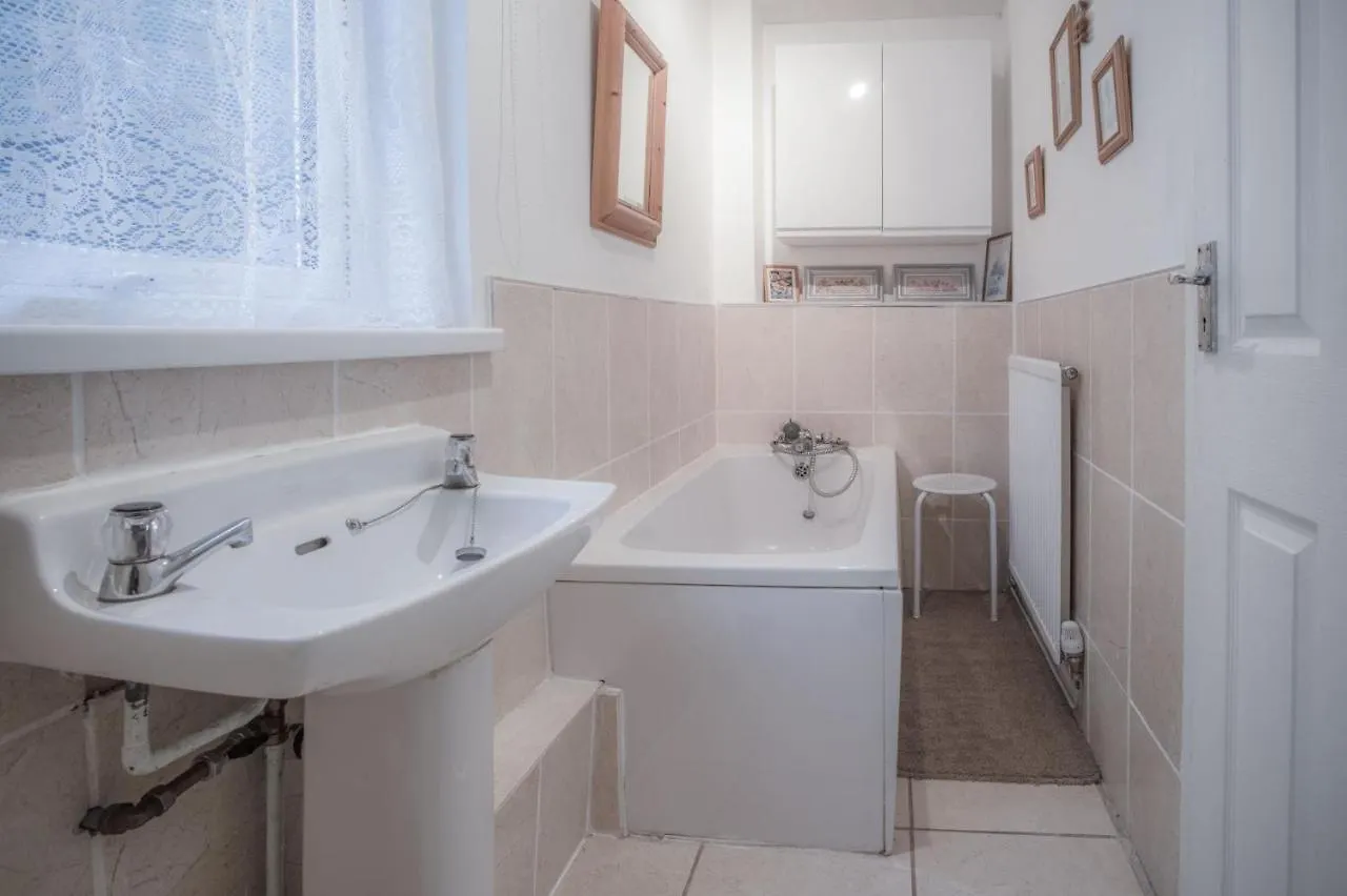 Maytree - 4 Bedroom - *