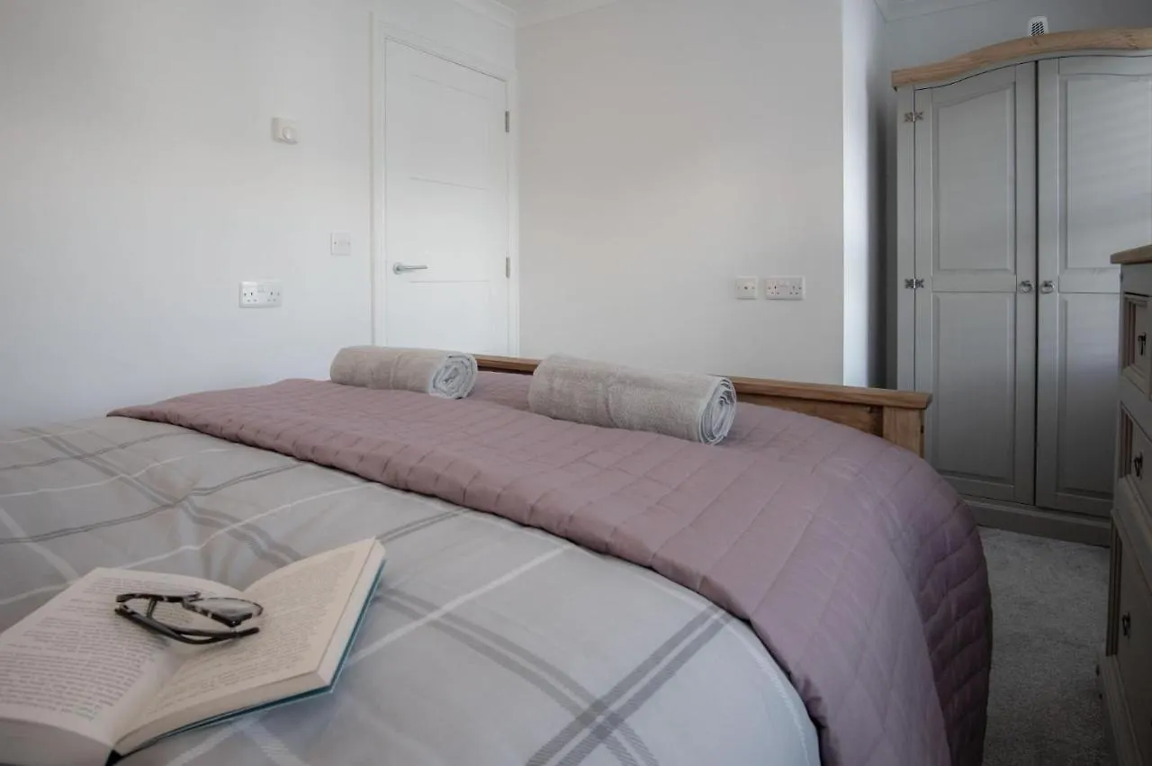 Ty Melyn - 2 Bedroom - *