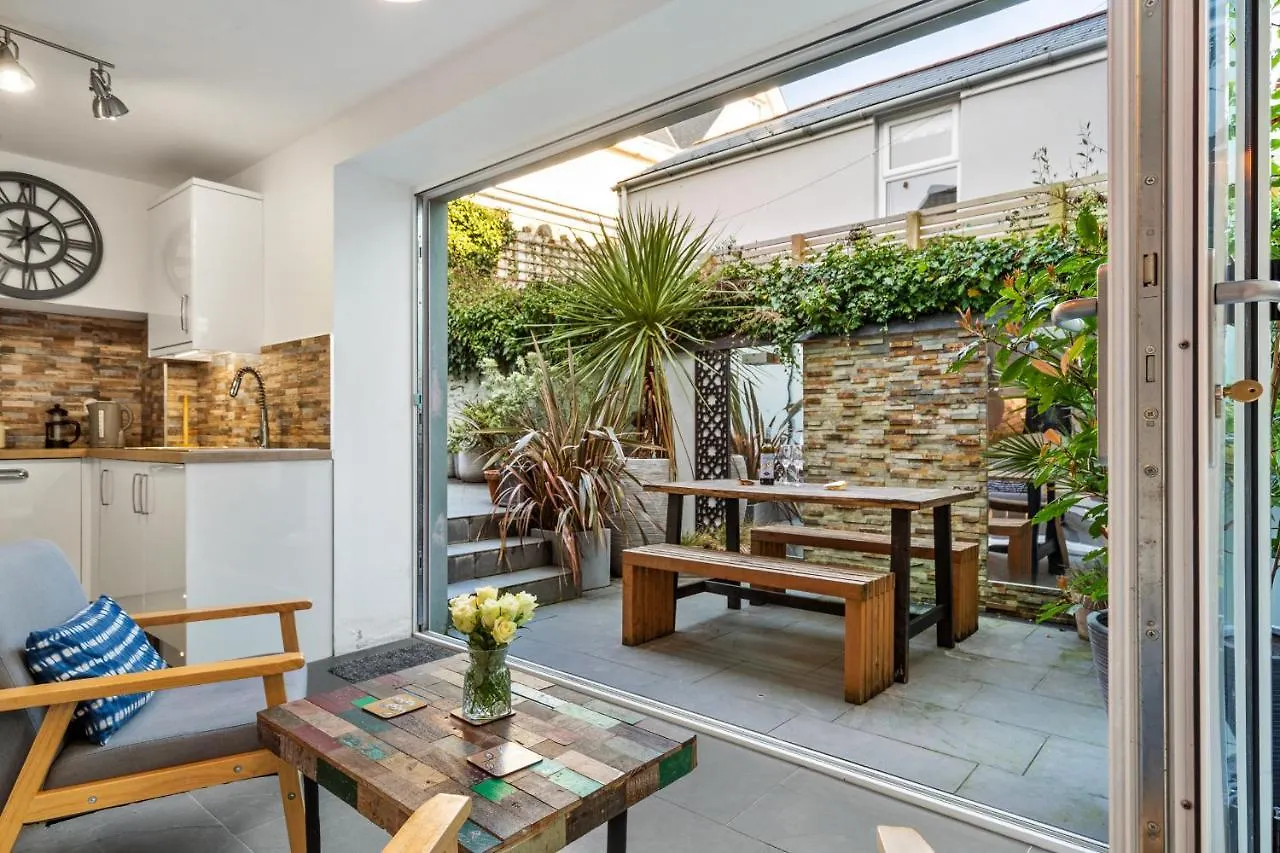 Sunbury - Close To Town And Beaches