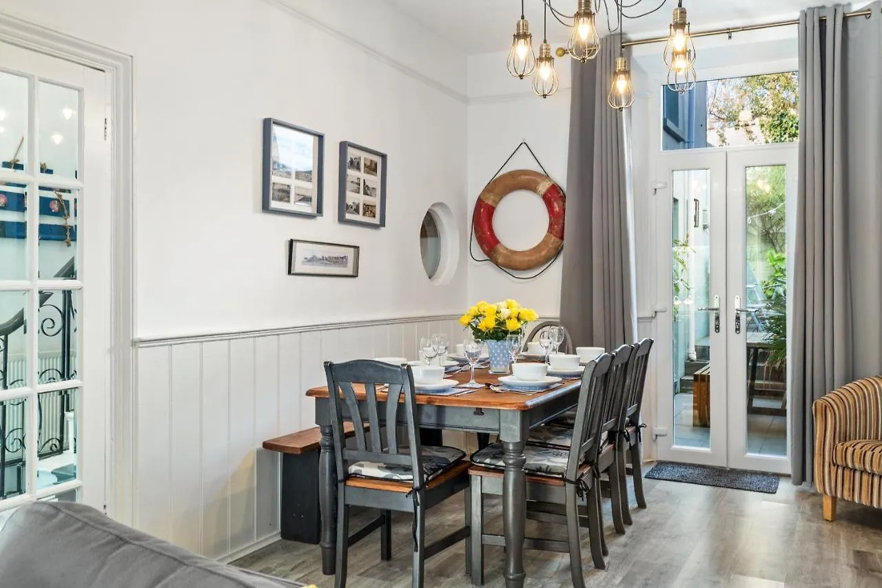 Sunbury - Close To Town And Beaches
