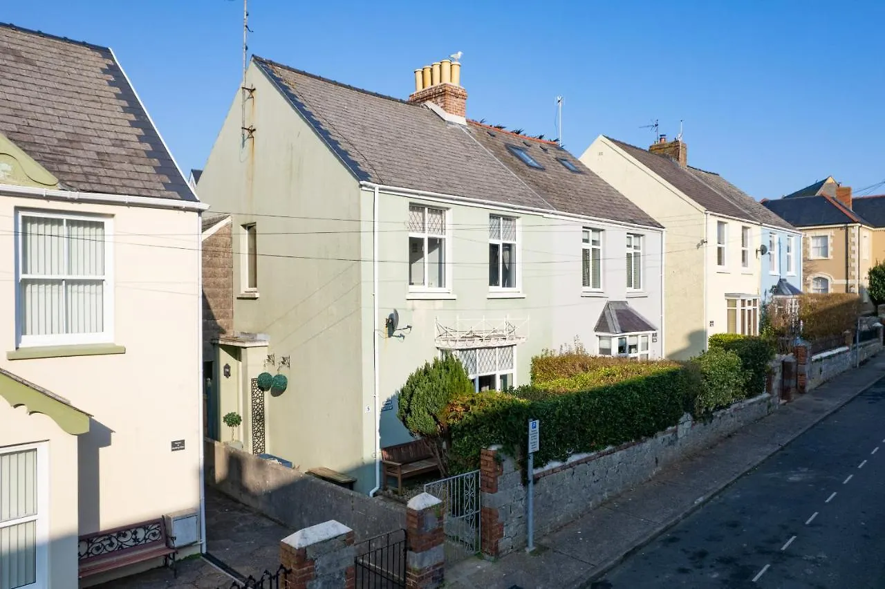 Sunbury - Close To Town And Beaches