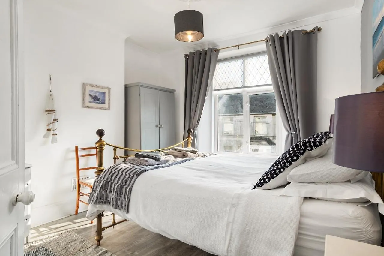Sunbury - Close To Town And Beaches Tenby