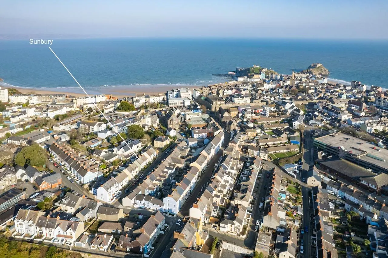 Sunbury - Close To Town And Beaches Tenby