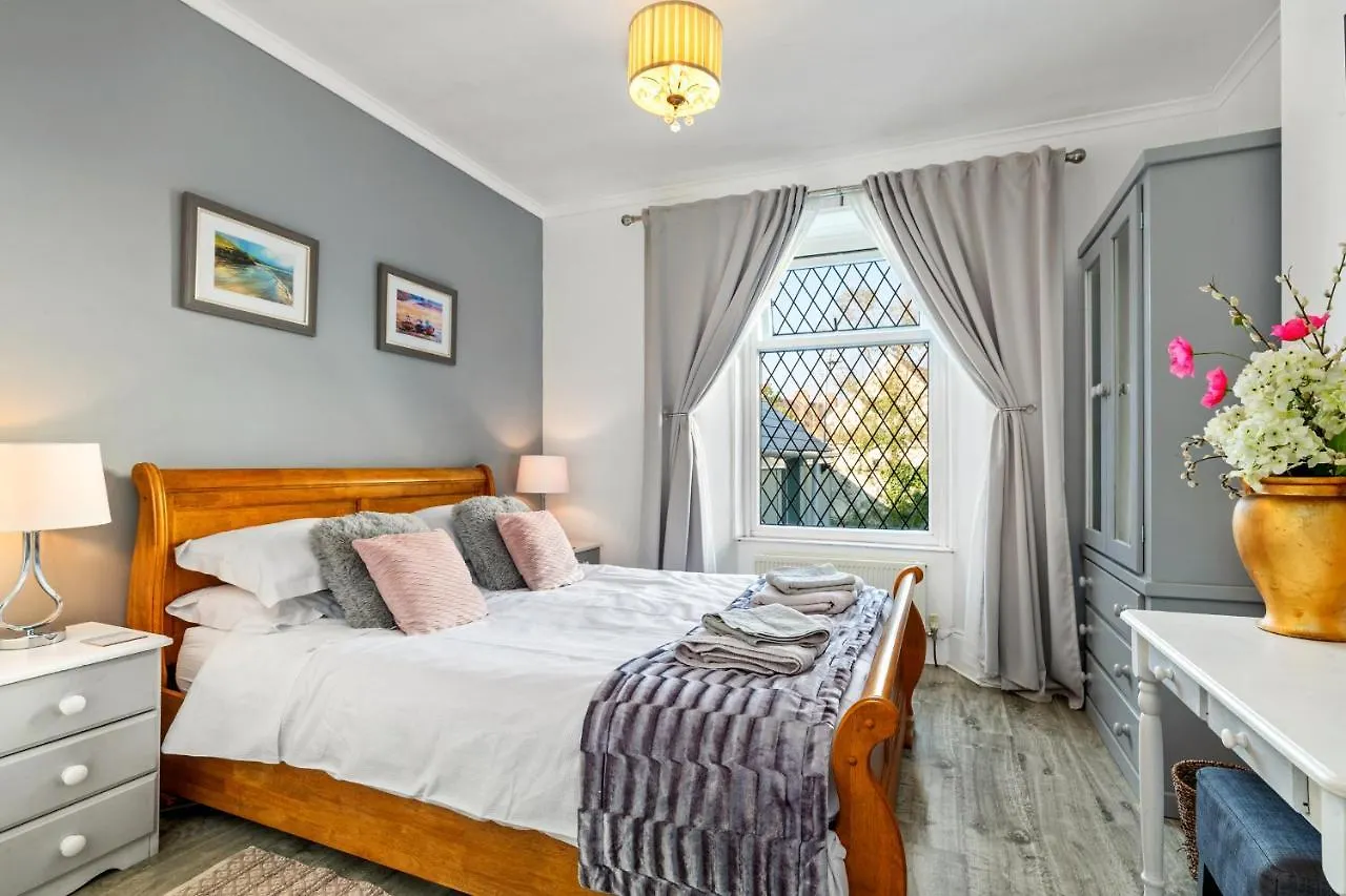 Sunbury - Close To Town And Beaches *