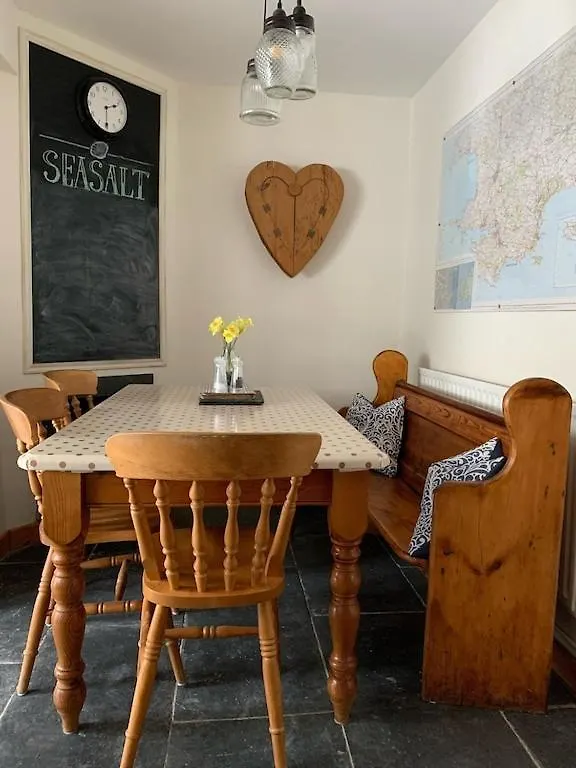 Seasalt - Modernised Traditional Cottage, Sleeps 5,short Walk To Beaches, Town, Amenities