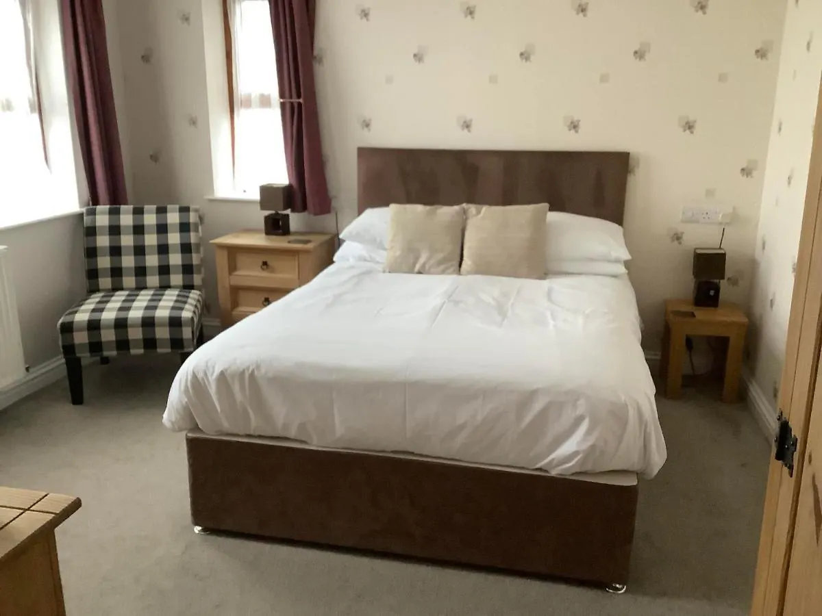 Guest house New Overlander Inn