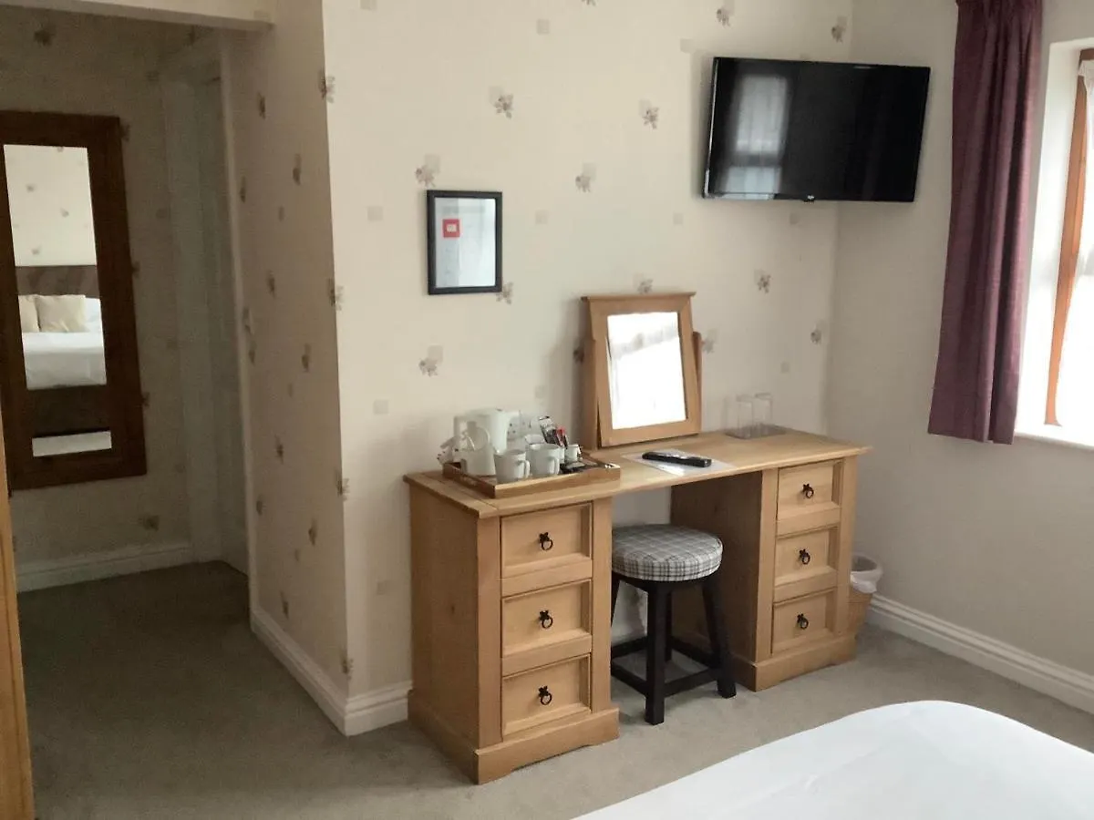 New Overlander Inn