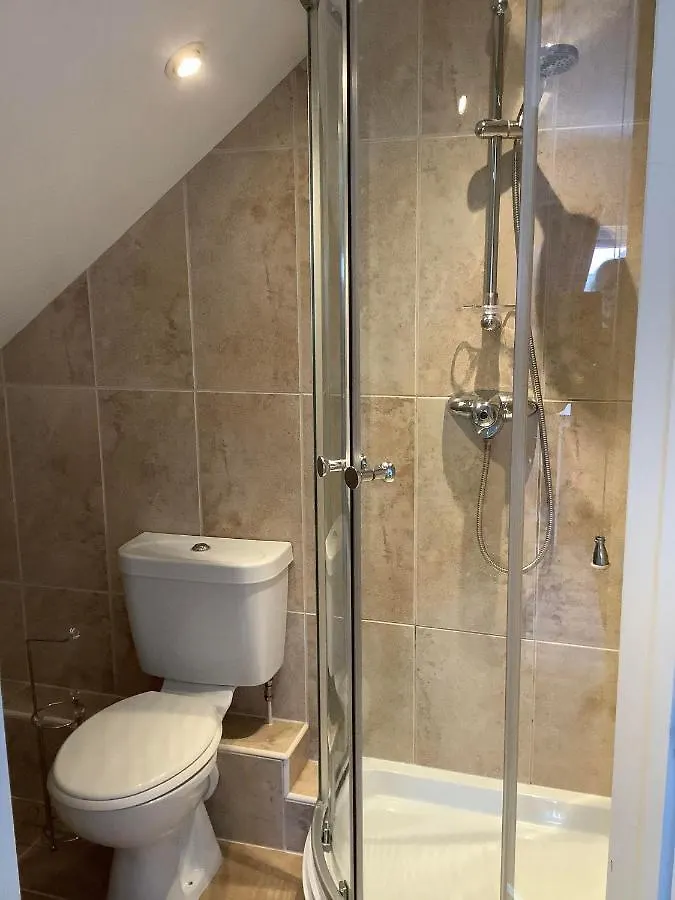 New Overlander Inn Guest house Penally