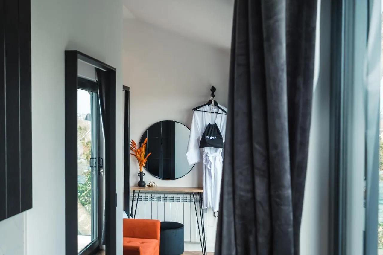 Priory Bay Escapes - Visum Tenby
