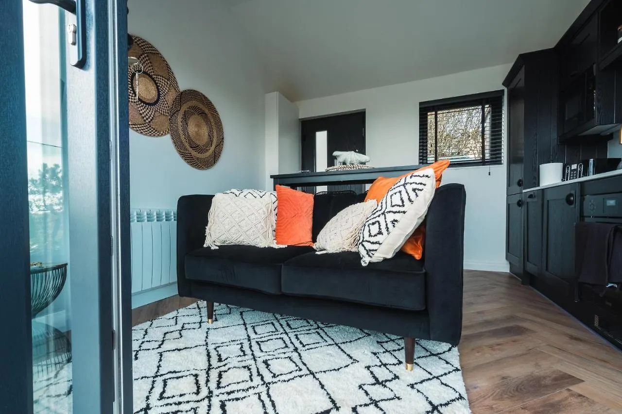 Priory Bay Escapes - Visum Apartment