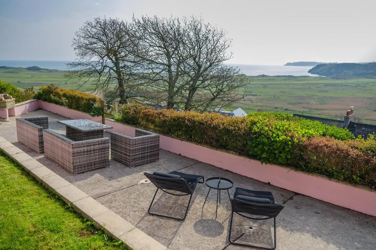 Priory Bay Escapes - Matahari Apartment *