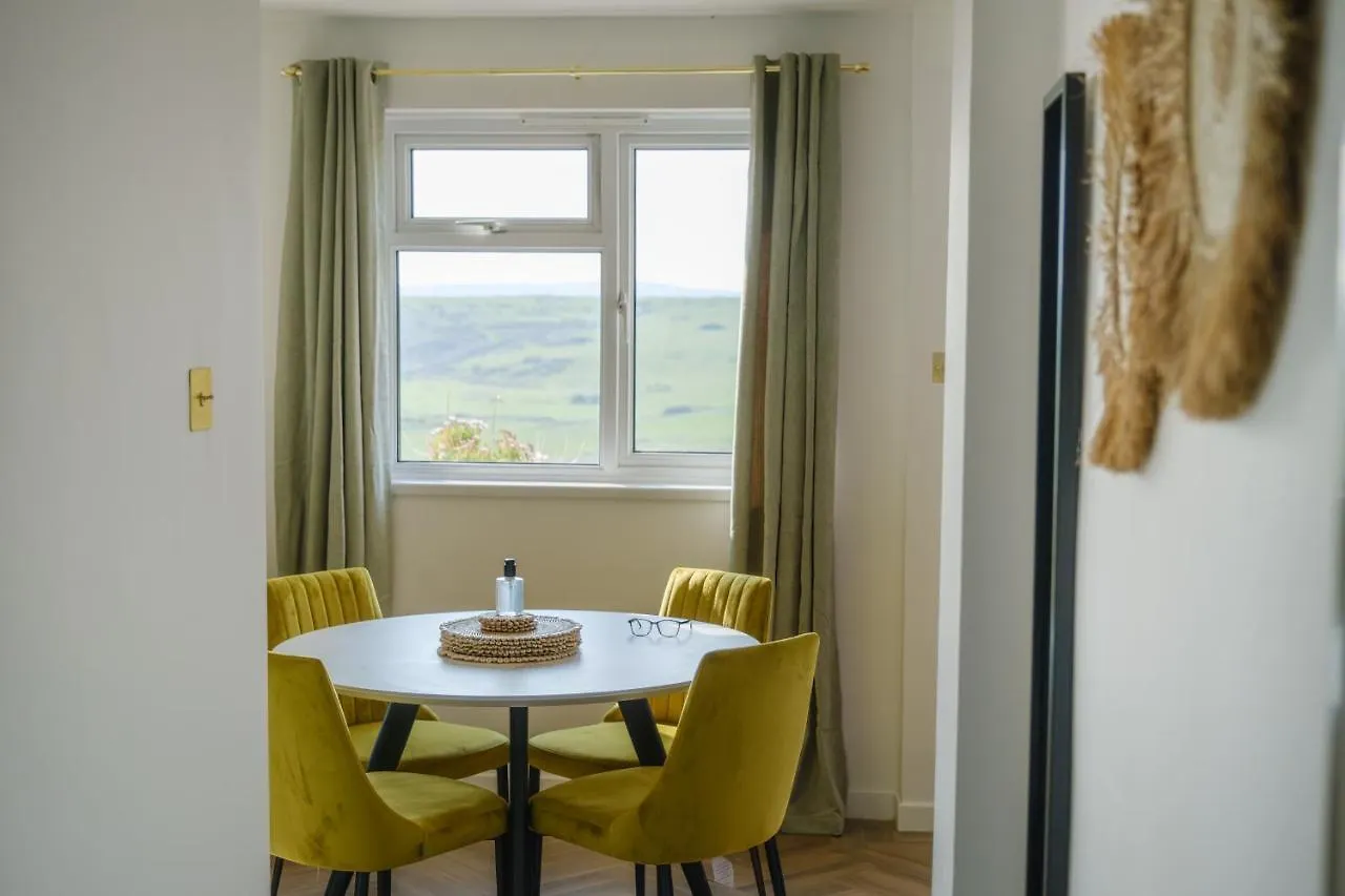 Priory Bay Escapes - Matahari Apartment *