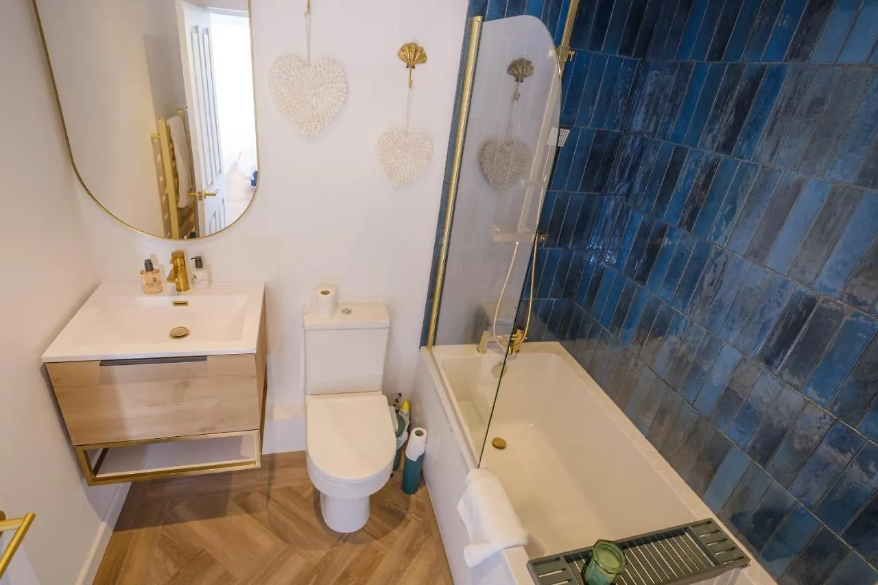 Priory Bay Escapes - Matahari Apartment Tenby