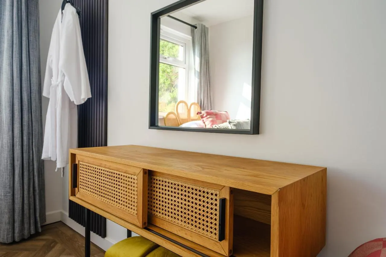 Priory Bay Escapes - Matahari Tenby