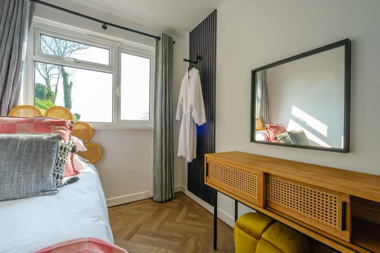 Priory Bay Escapes - Matahari Apartment Tenby
