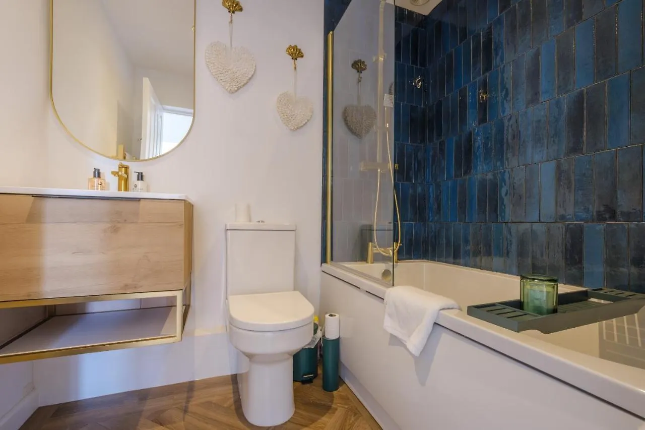 Priory Bay Escapes - Matahari Apartment *
