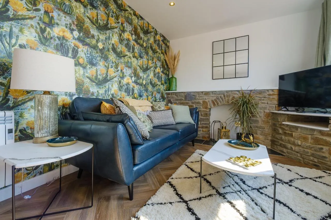 Priory Bay Escapes - Matahari Apartment Tenby