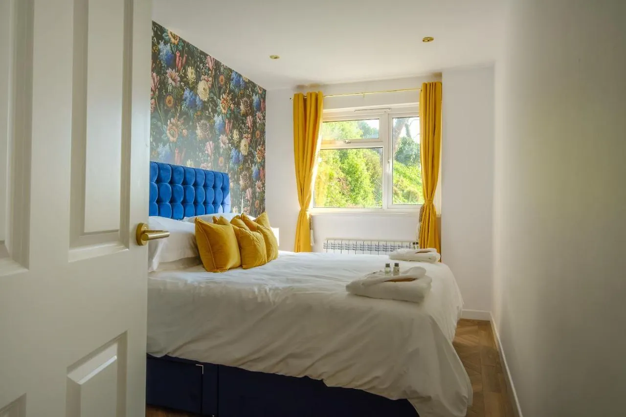 Priory Bay Escapes - Matahari Apartment Tenby
