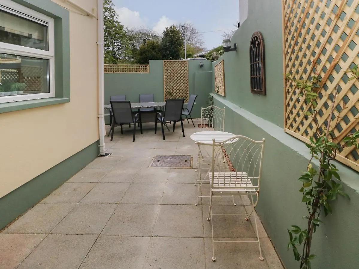 Stones Throw Holiday home Tenby
