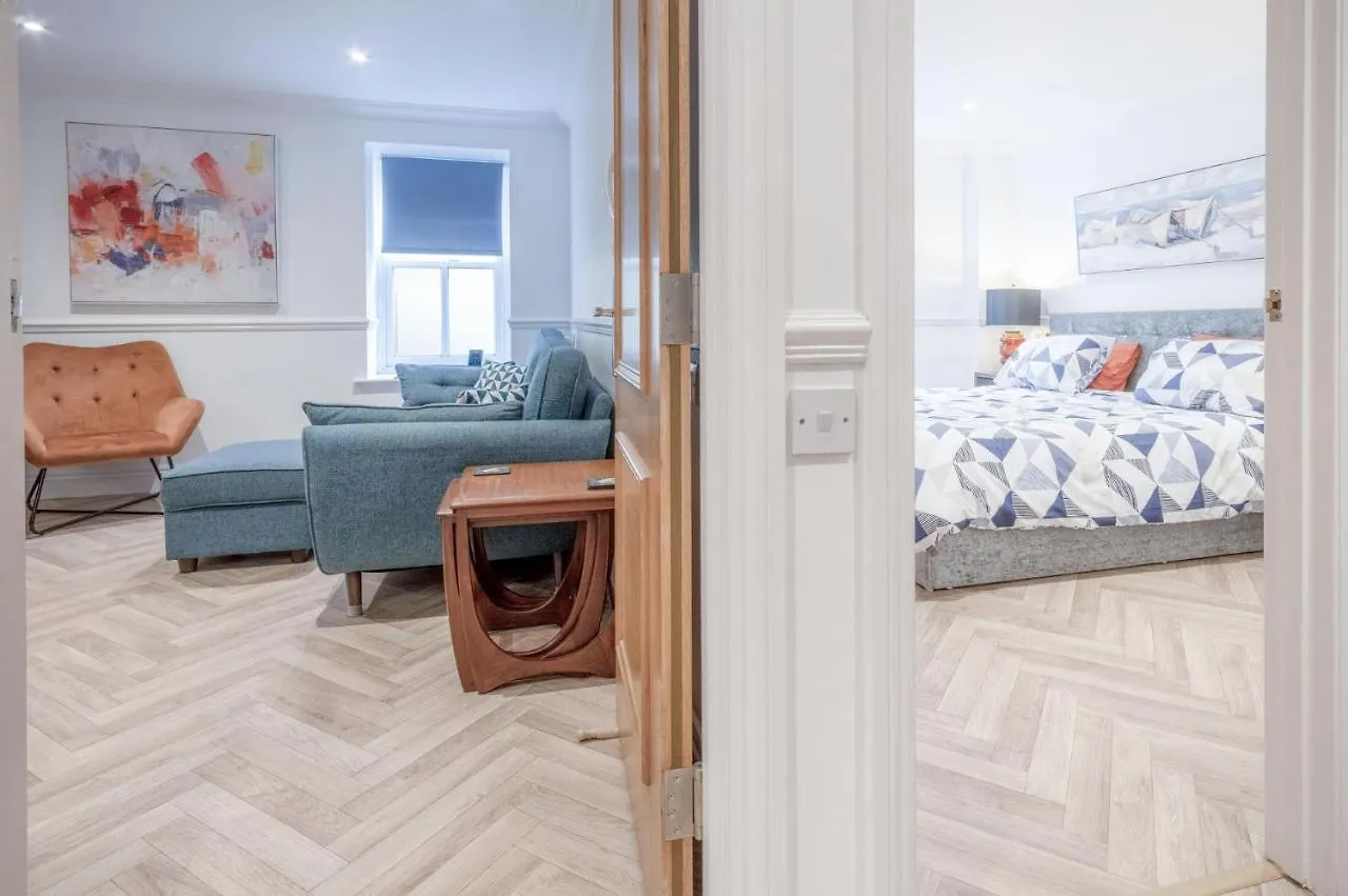 The Cwtch - 2 Bedroom - *