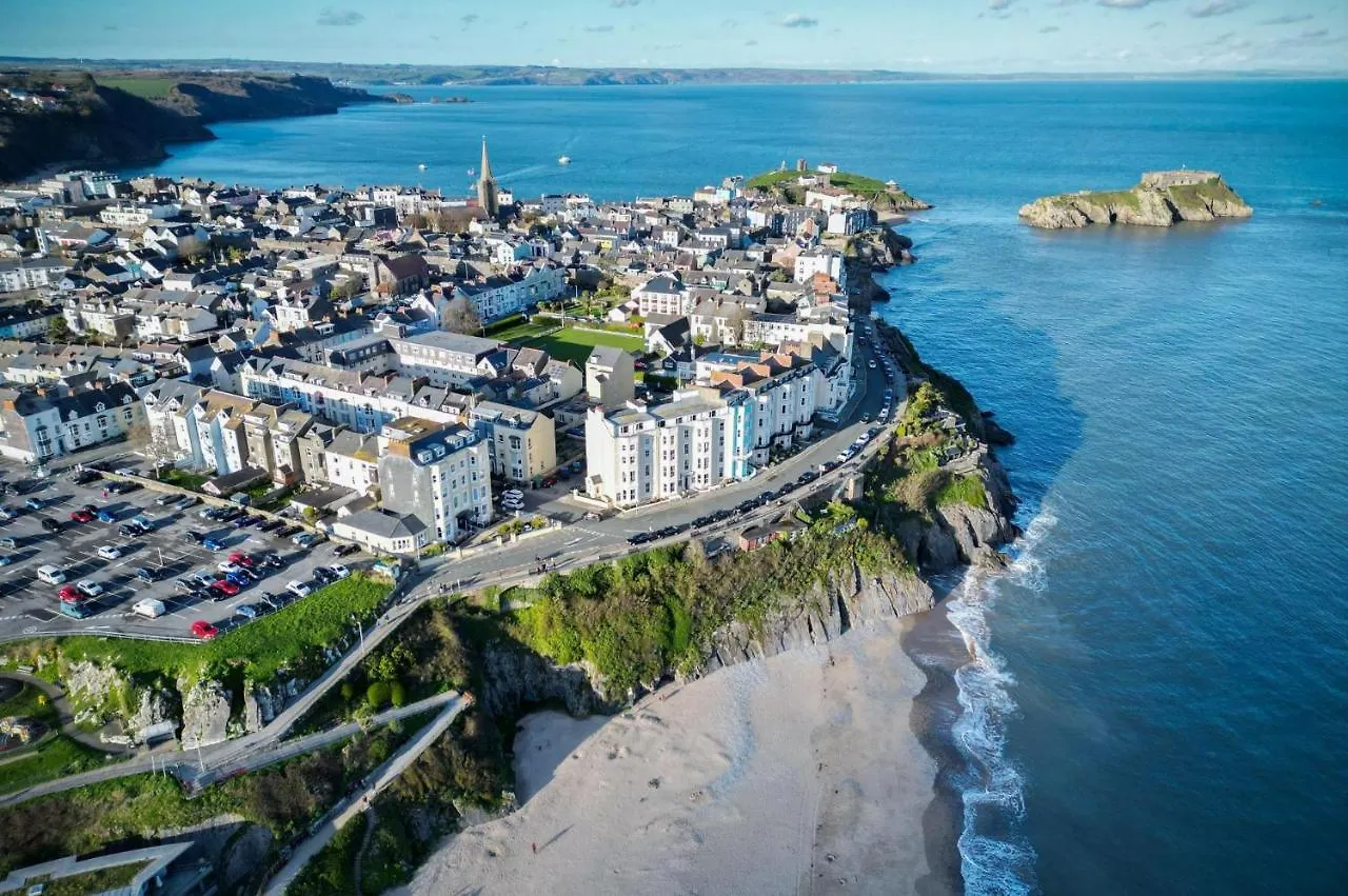 The Cwtch - 2 Bedroom - Tenby