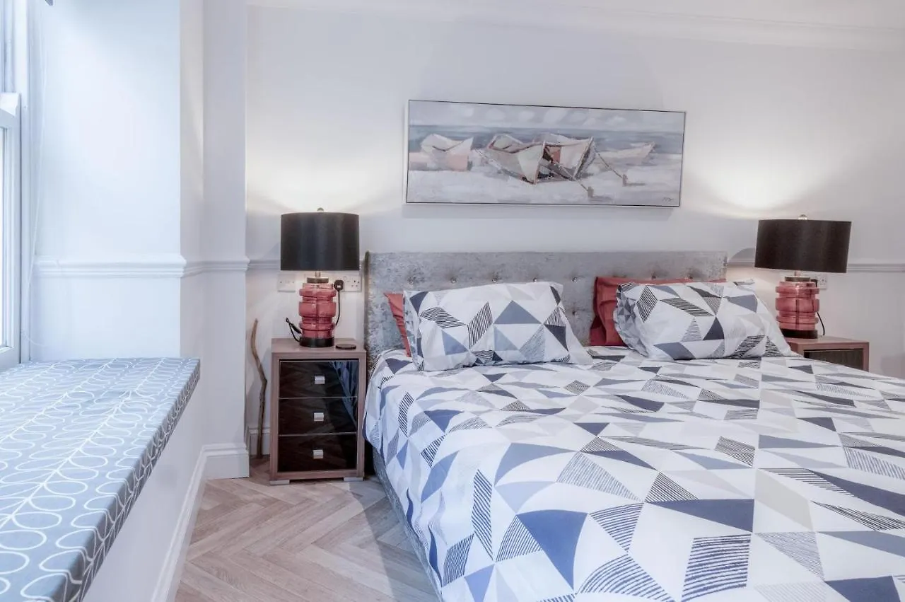 The Cwtch - 2 Bedroom - Apartment Tenby