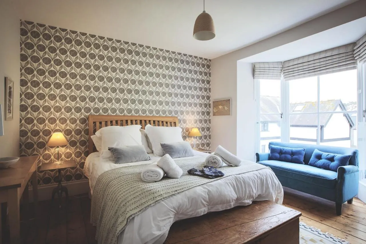 High House Sleeping 10 Holiday home