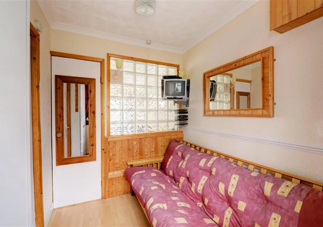 Apartment 5 Croft Court *
