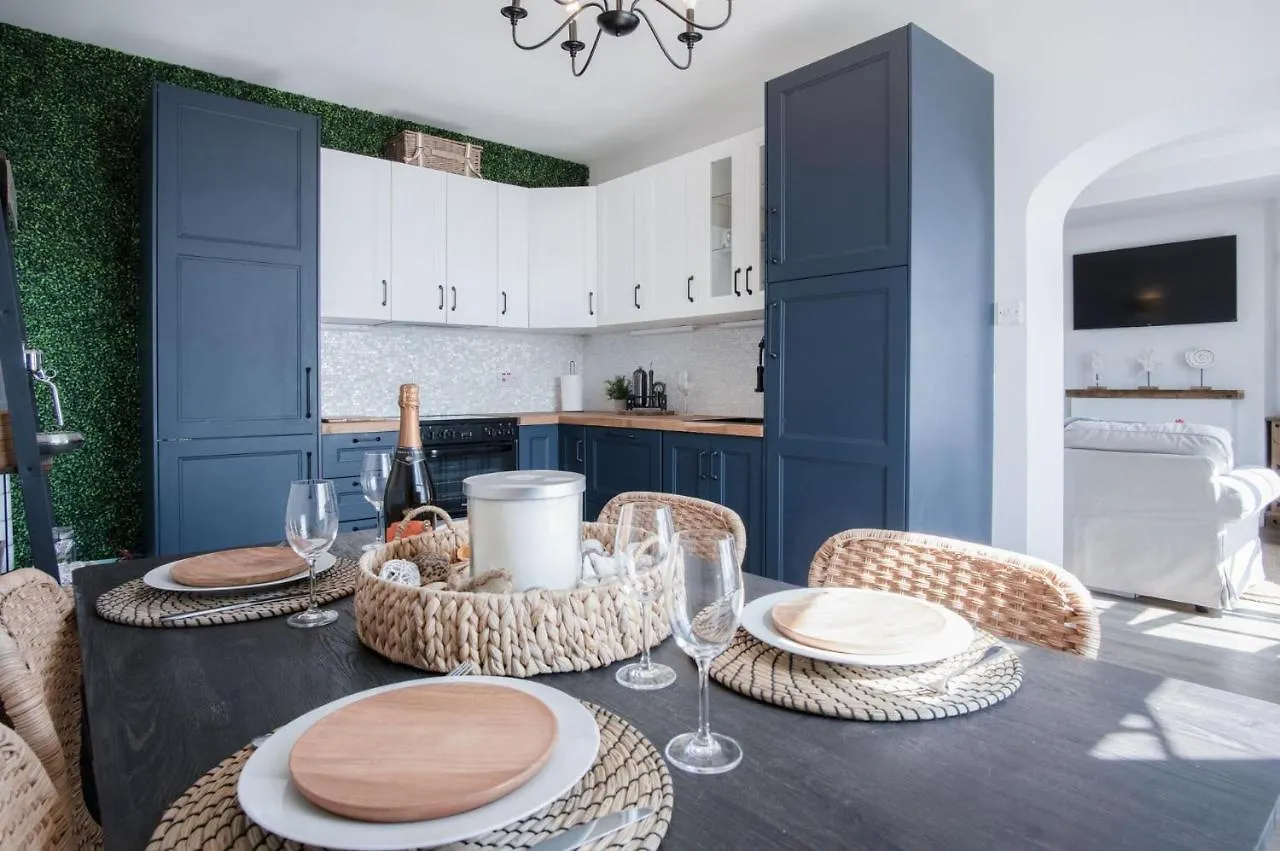 The Castle - 2 Bedroom - Apartment Tenby