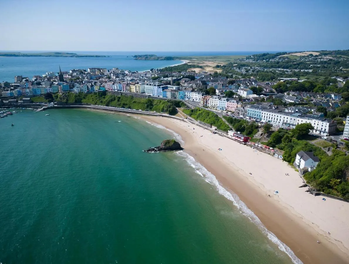 The Castle - 2 Bedroom - * Tenby