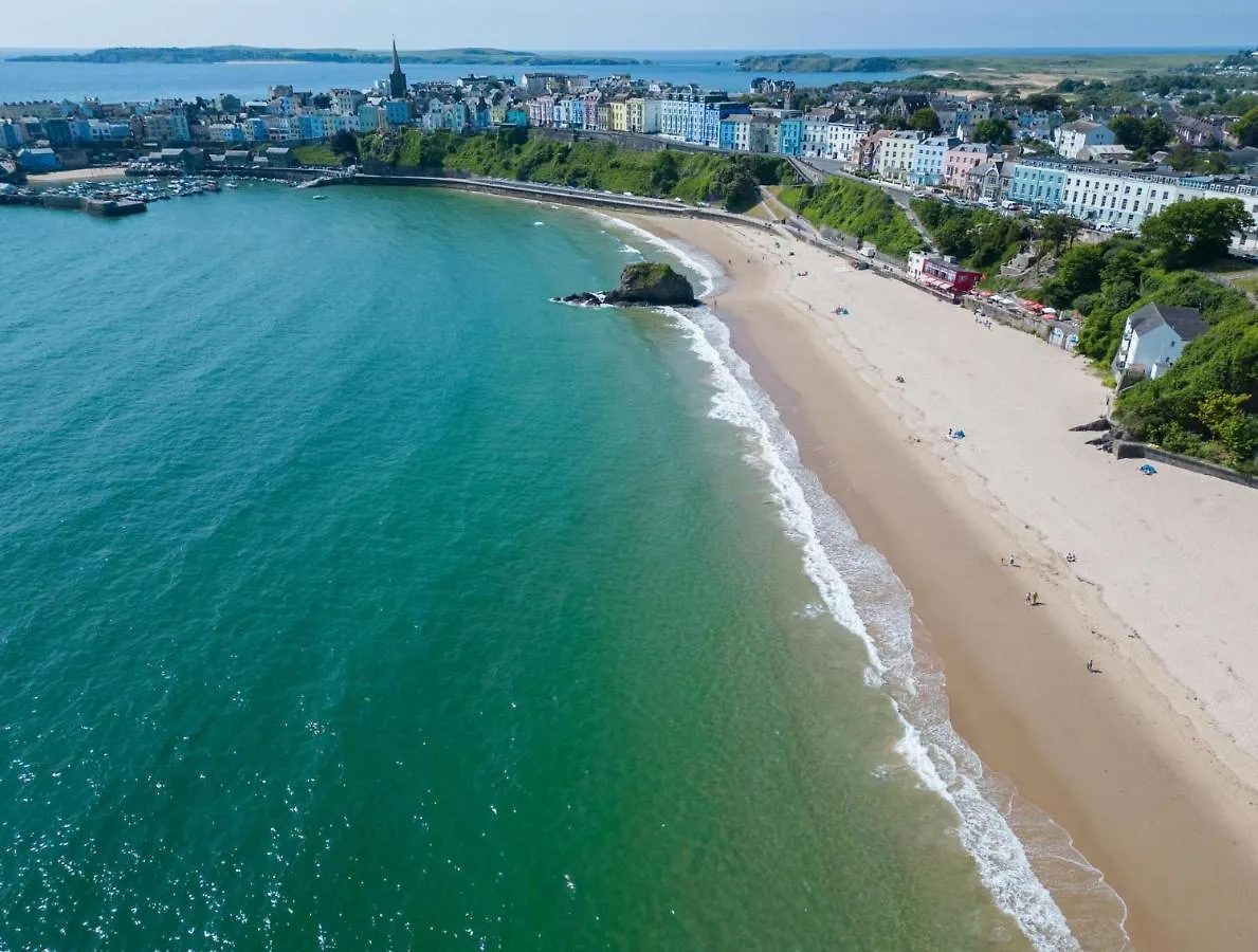 The Castle - 2 Bedroom - * Tenby