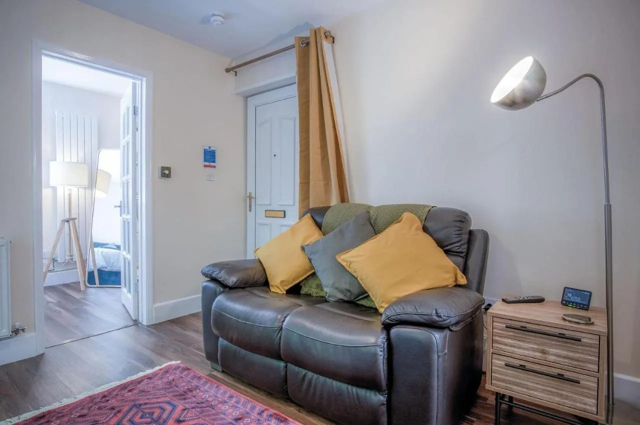 Croft Court - 1 Bedroom - Tenby