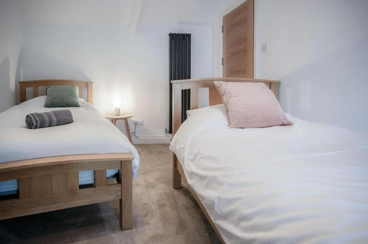 Flat 2 - 2 Bedroom - Apartment Tenby