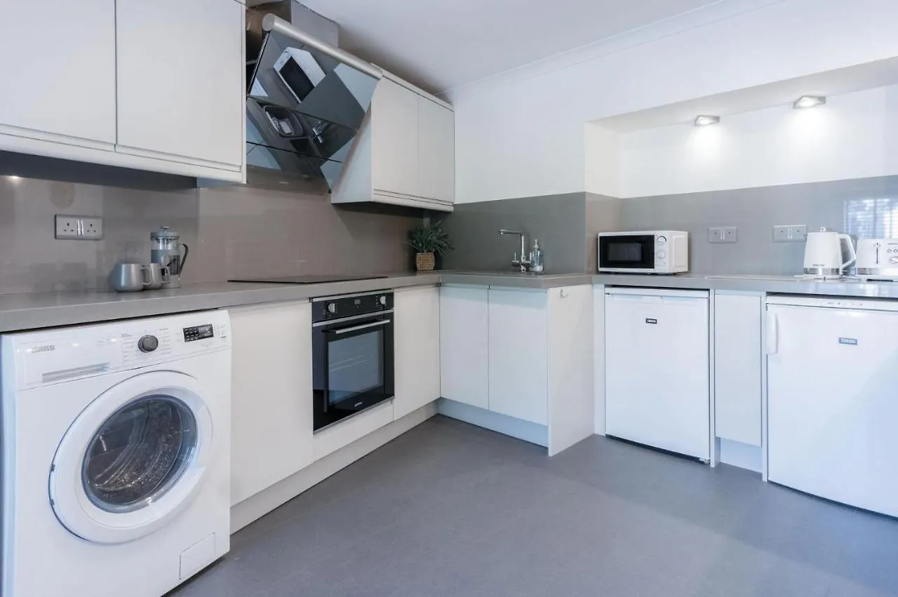 Apartment Flat 2 - 2 Bedroom - *