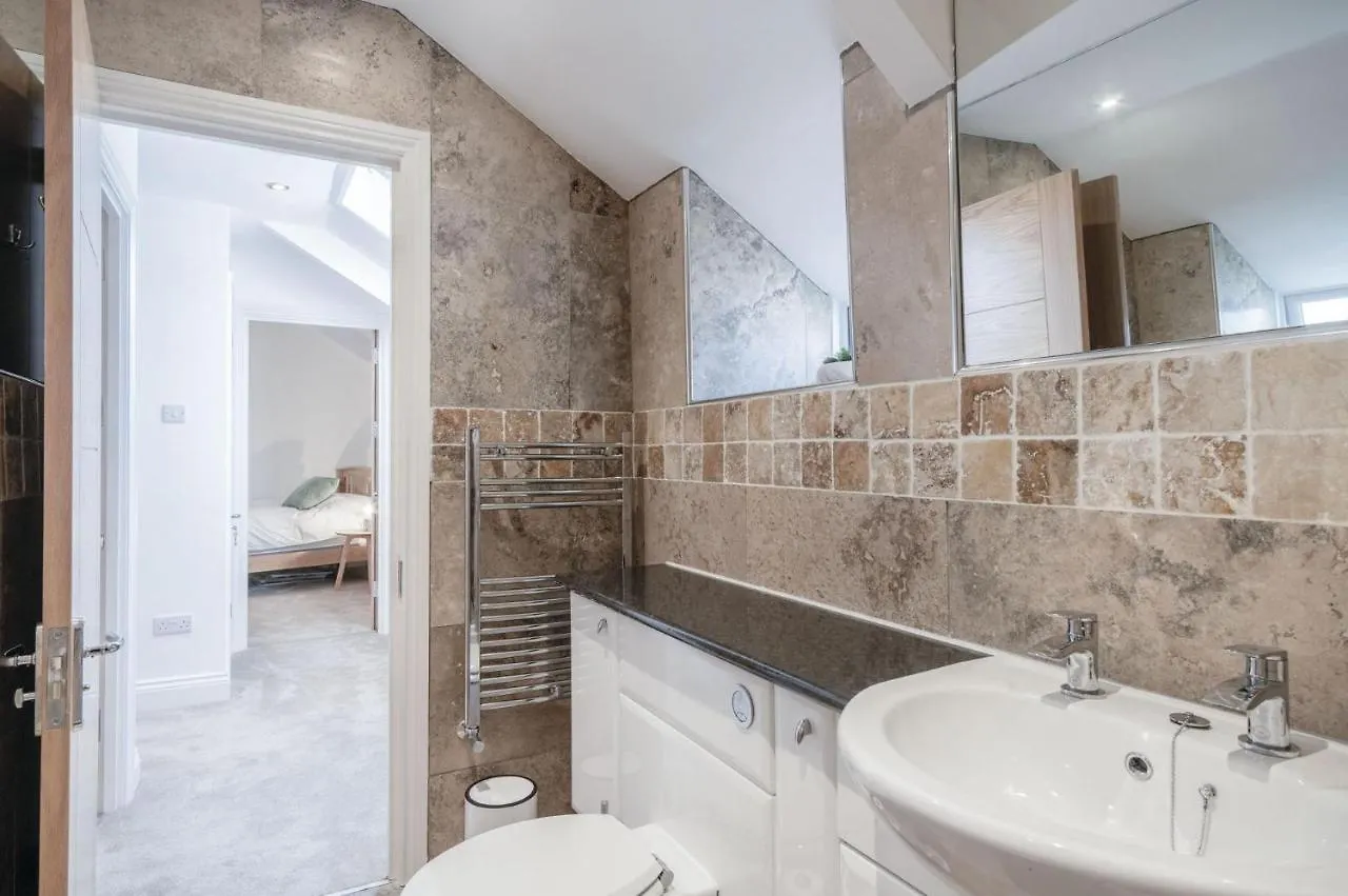 Flat 2 - 2 Bedroom - Apartment Tenby