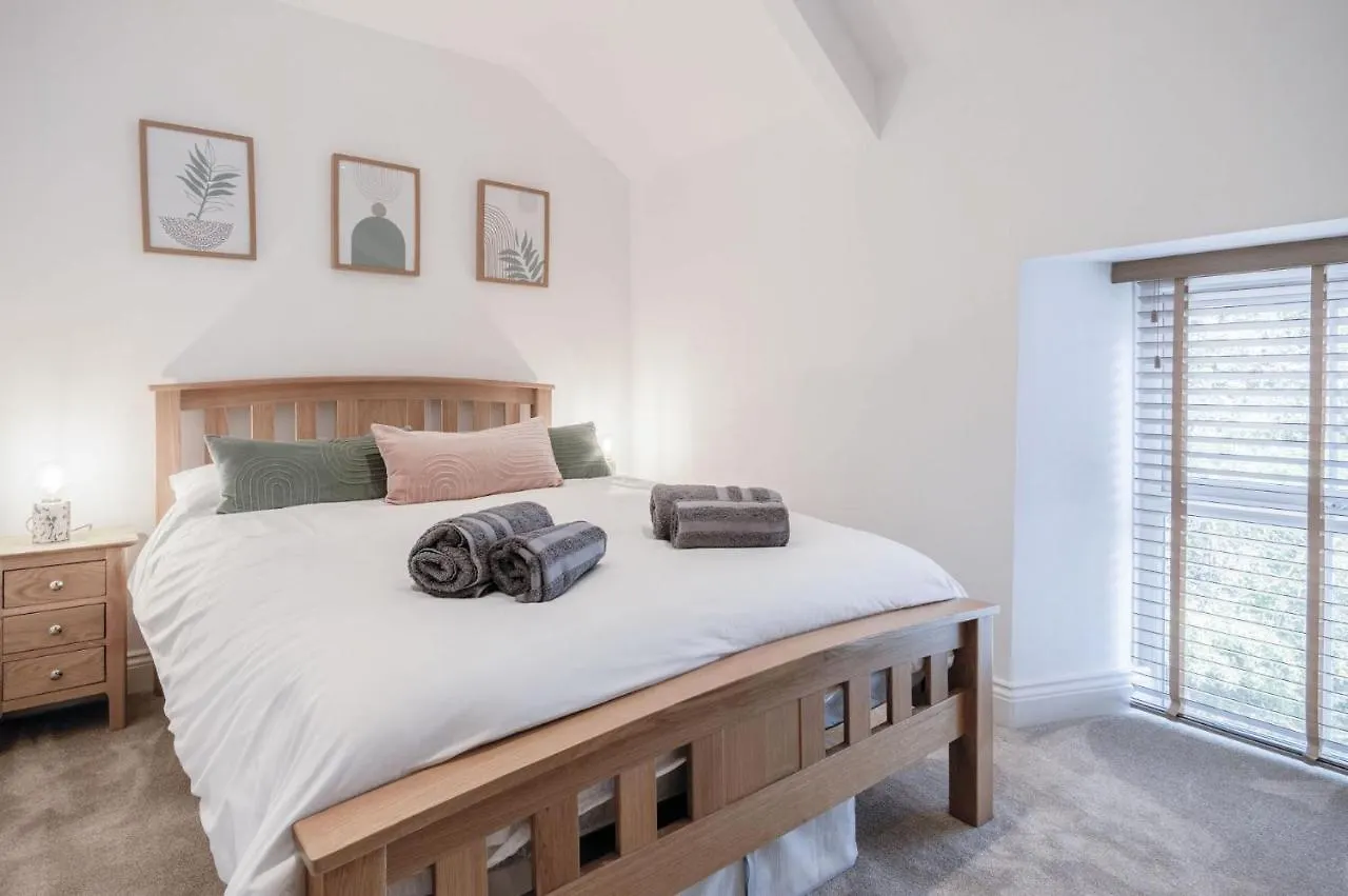 Flat 2 - 2 Bedroom - * Tenby