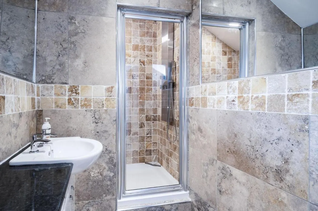 Flat 2 - 2 Bedroom - Apartment Tenby