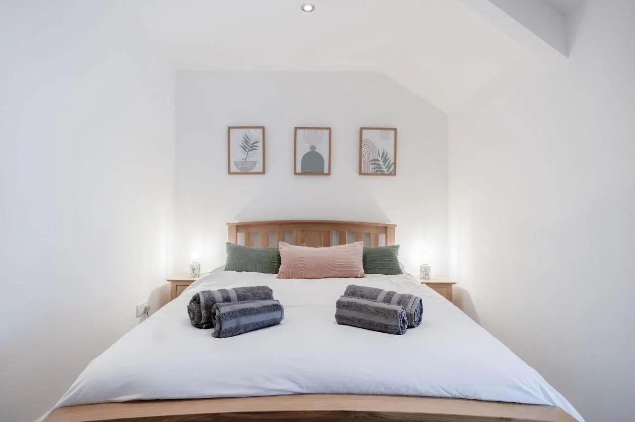Apartment Flat 2 - 2 Bedroom - *
